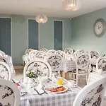 Coach House 4*